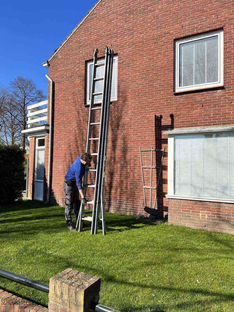 Duiven schoorsteenveger huis ladder